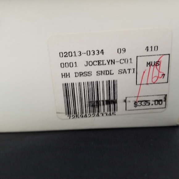 ๐ PRICE DROP BCBG Heels - Picture 3 of 6